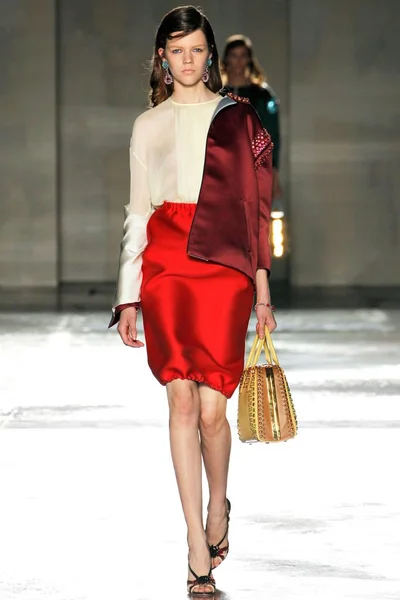 Look 32